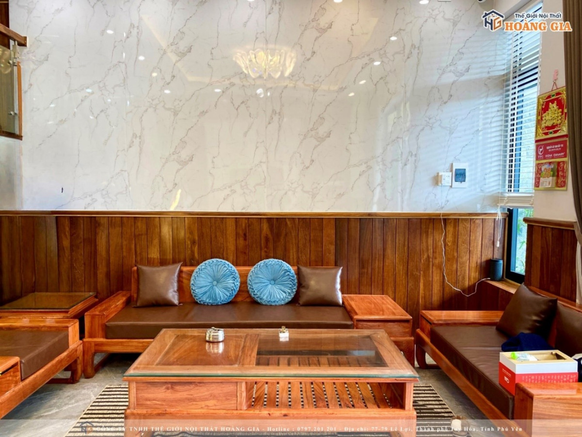 Bộ sofa gỗ hài hoà với thiết kế ngôi nhà