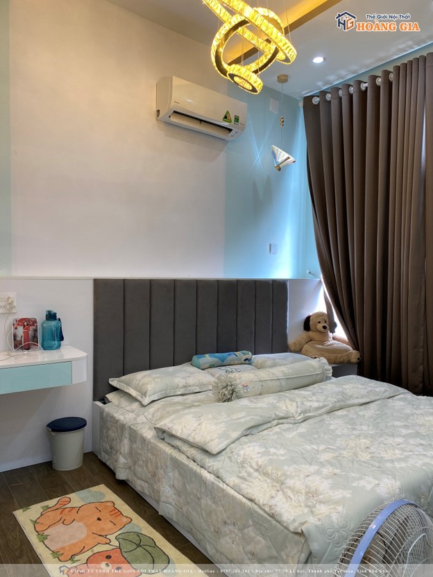 Phòng ngủ có phong cách hiện đại, tinh giản.